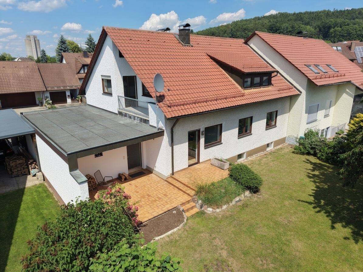 Familienidylle mit Garage und Garten! Großzügiges Wohnhaus in ruhiger Lage von Sengenthal, 92369 Sengenthal