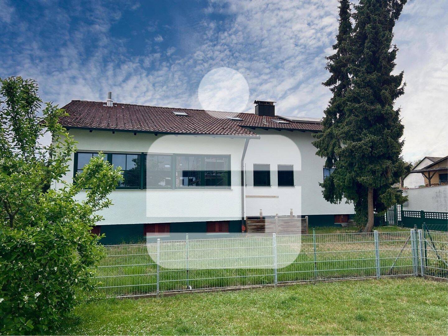 Viel Platz für Familie, Mehrgenerationen oder Vermietung…Wohnhaus mit Einliegerwohnung in Hemhofen, 91334 Hemhofen