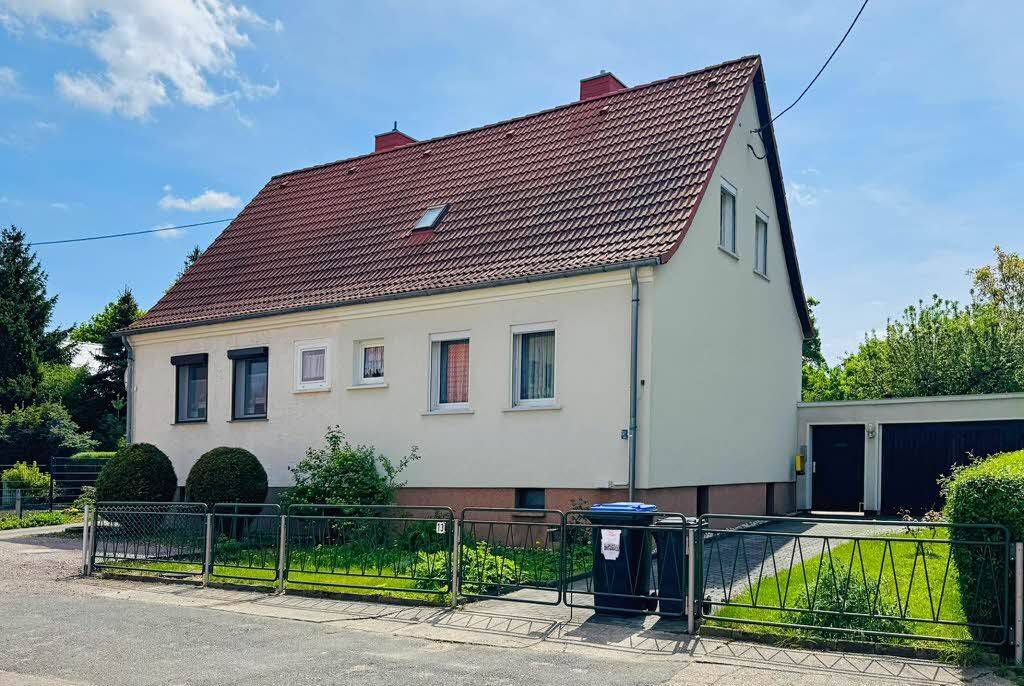 Landsberg: Doppelhaushälfte mit Hof und Gartengrundstück, Garagen und Stellplätze, 6188 Landsberg