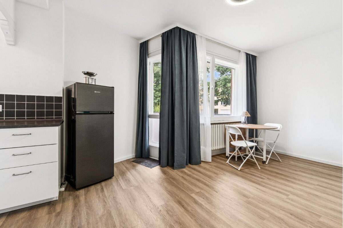Bezugsfreie, modernisierte 1-Zimmer Hochp.-Wohnung mit Westbalkon in ruhiger Wohnlage von Lankwitz, 12249 Berlin (Steglitz-Zehlendorf Lankwitz Marienfelde)