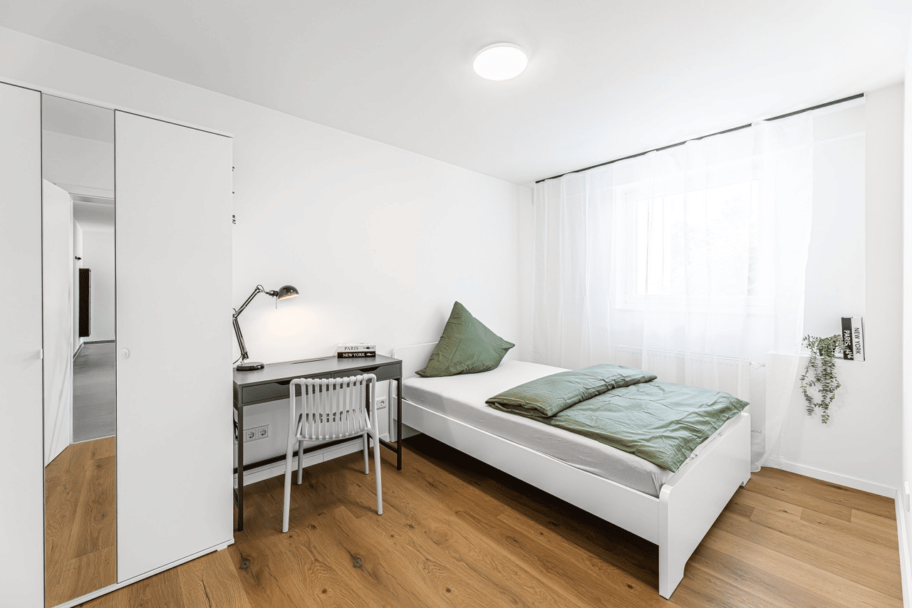 Möbliertes *WG-Zimmer* in modernisierter Wohnung in Nürnberg, 90471 Nürnberg (Dutzendteich Langwasser Neuselsbrunn Stadion Zollhaus)