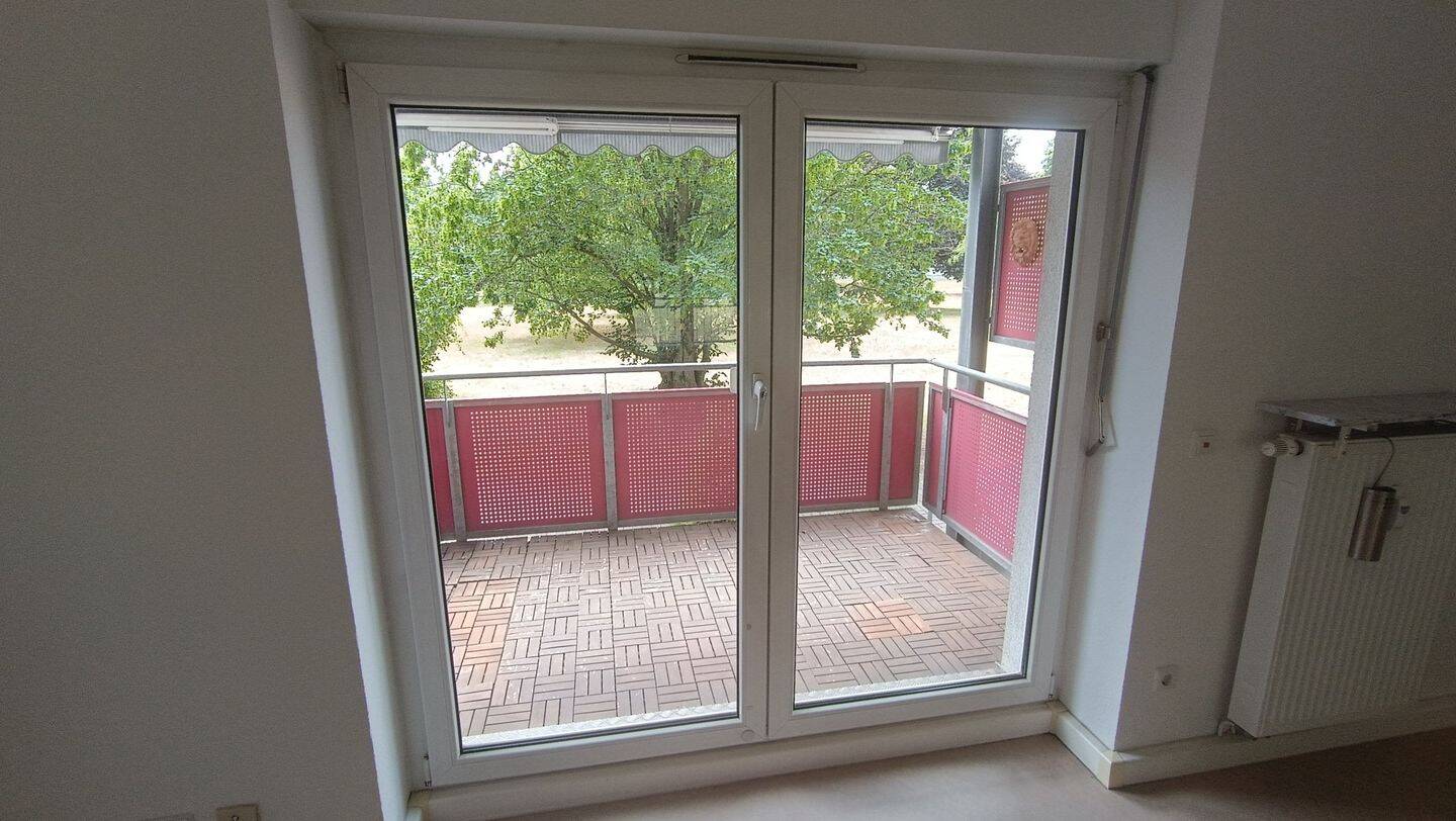 Helle 4-Zimmer Erdgeschosswohnung teilmöbliert mit Gartennutzung in Karlsruhe Nordstadt, 76149 Karlsruhe (Neureut Nordstadt)