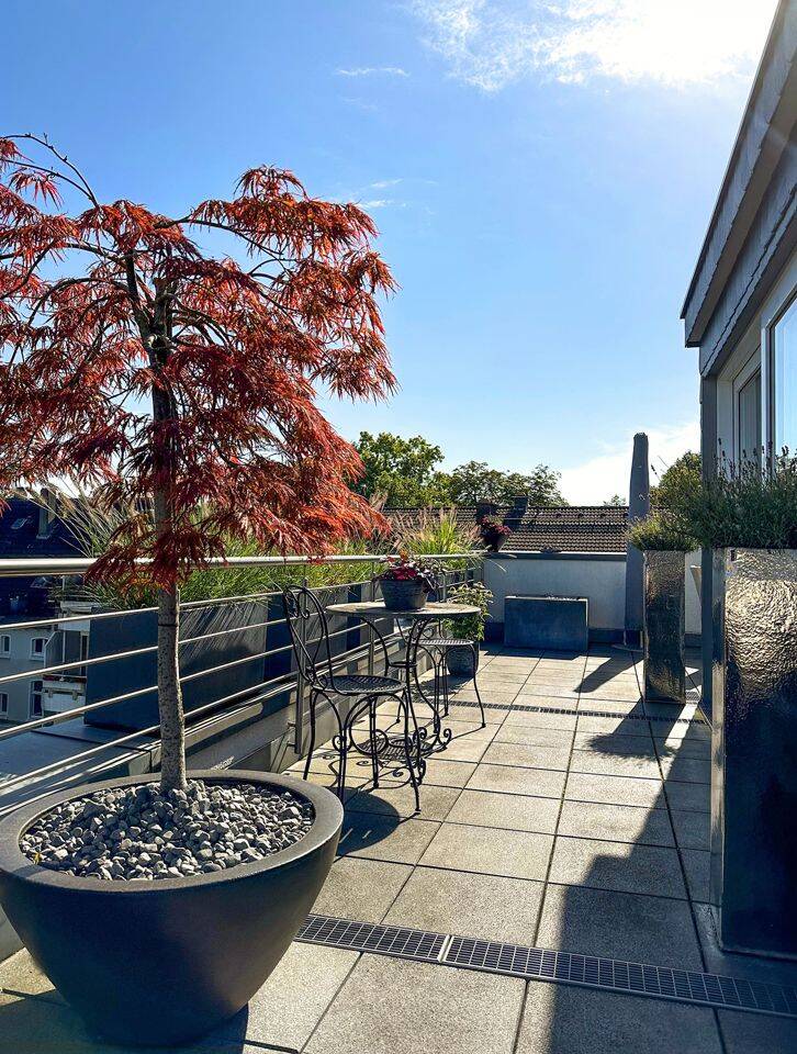 Wohnen über den Dächern – Traumhafte 3,5 – Zimmer Maisonettewohnung mit großer Dachterrasse!, 40597 Düsseldorf (Benrath Hassels Urdenbach)