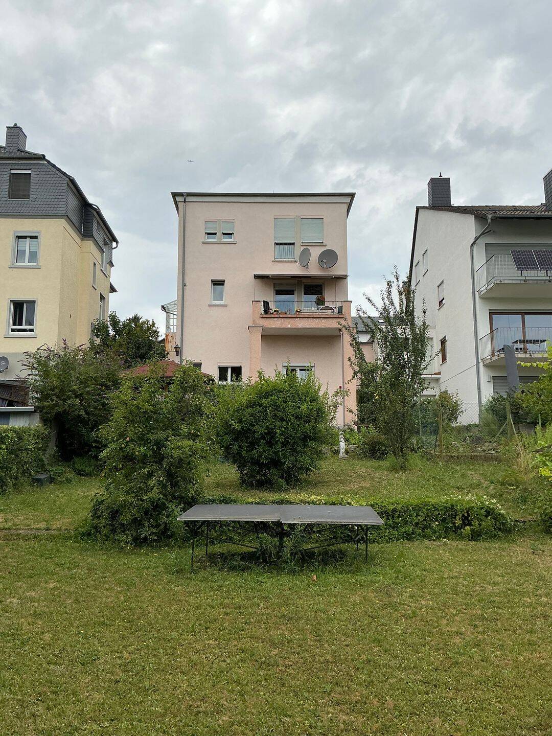 Berger Hanglage! EFH mit 7 Zimmer inkl. ELW! Panoramablick und großer Garten am Naturschutzgebiet!, 60388 Frankfurt am Main (Bergen-Enkheim Seckbach)