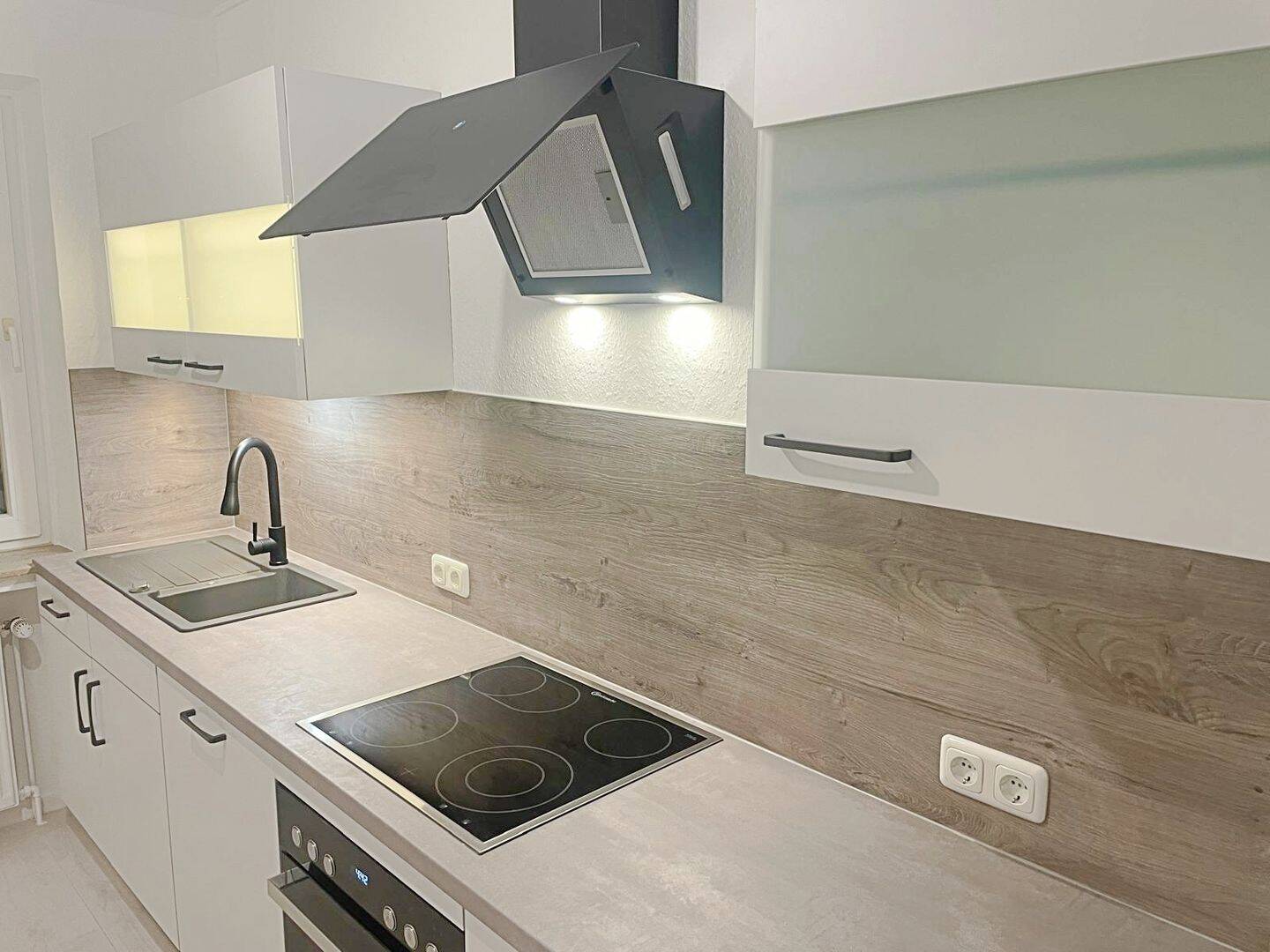 2-Zimmer-Wohnung mit großer Süd-Loggia – Erstbezug nach Renovierung, 27476 Cuxhaven