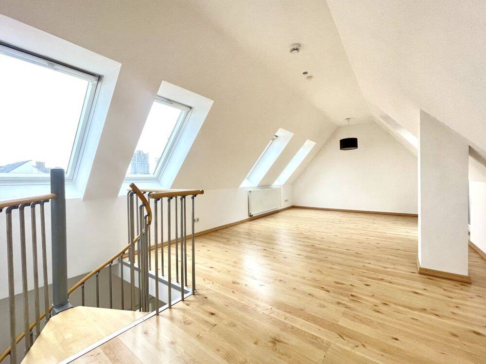 Modernes Wohnen über den Dächern der Oststadt – stilvolle Maisonette mit besonderem Charme!, 30161 Hannover