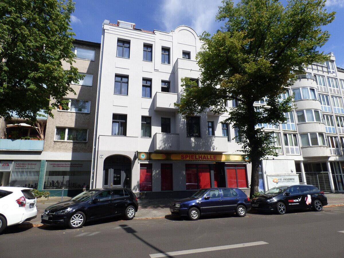 Großzügig geschnittene Wohnung mit Sonnenbalkon ***abgez. Dielen***, 12103 Berlin (Tempelhof-Schöneberg Mariendorf Schöneberg Tempelhof)