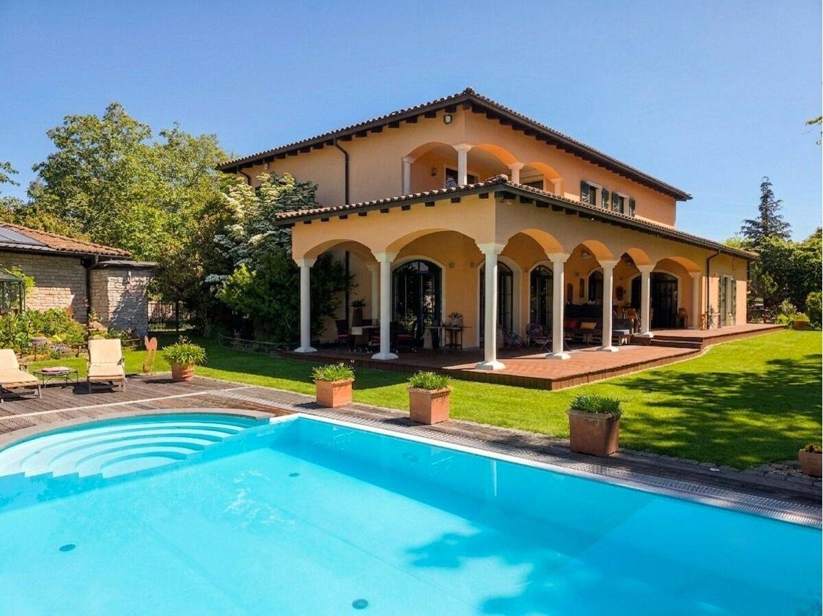 Repräsentatives Luxusanwesen auf über 10.000 m² mit Panoramablick, Pool, Teich & Privatsphäre, 94372 Rattiszell