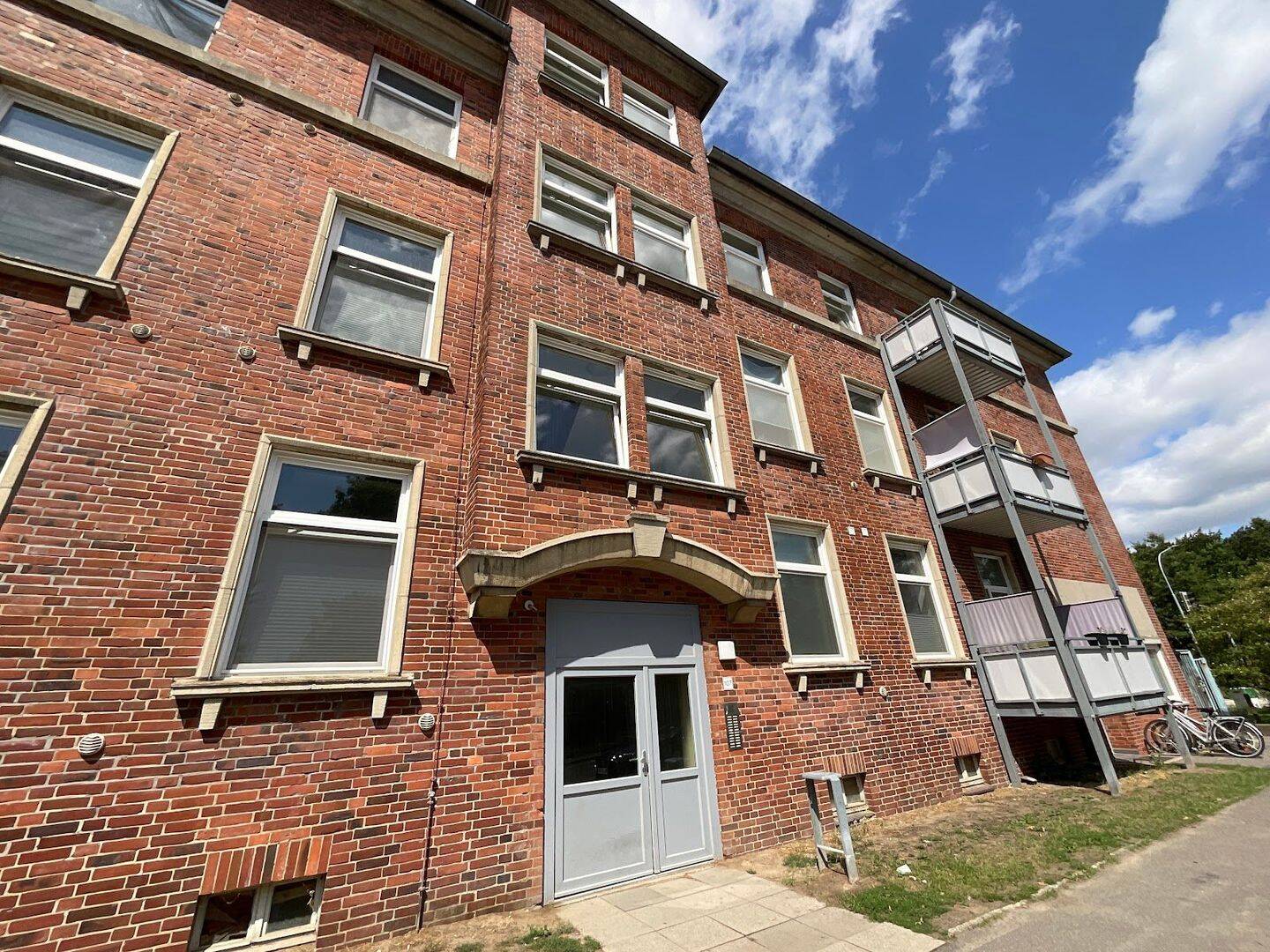 Geräumige 3 Zimmer-Wohnung mit 2 Balkonen und Wannenbad, 23554 Lübeck (Innenstadt Sankt Lorenz Nord Sankt Lorenz Süd)