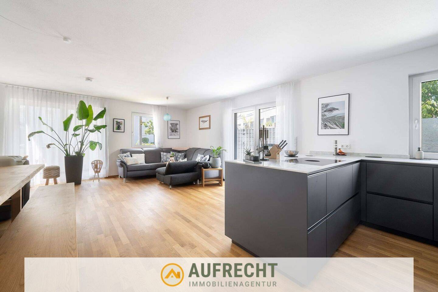 A U F R E C H T °IM HERZEN DACHAUS° Stilvolle Souterrain Wohnung mit sonnigem Garten in bester Lage, 85221 Dachau