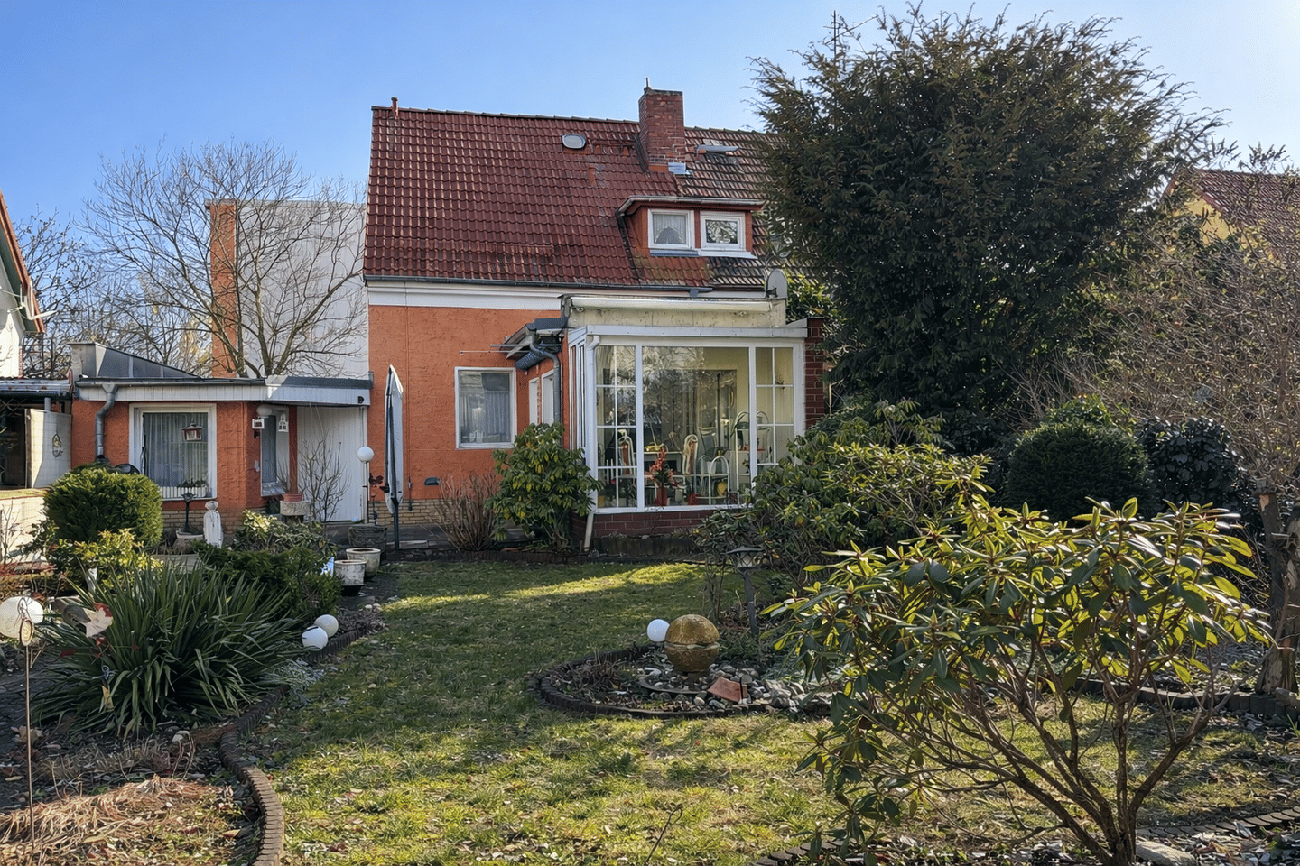 Charmante Doppelhaushälfte mit Wintergarten und Garage im beliebten Berlin-Karlshorst, 10318 Berlin (Treptow-Köpenick)