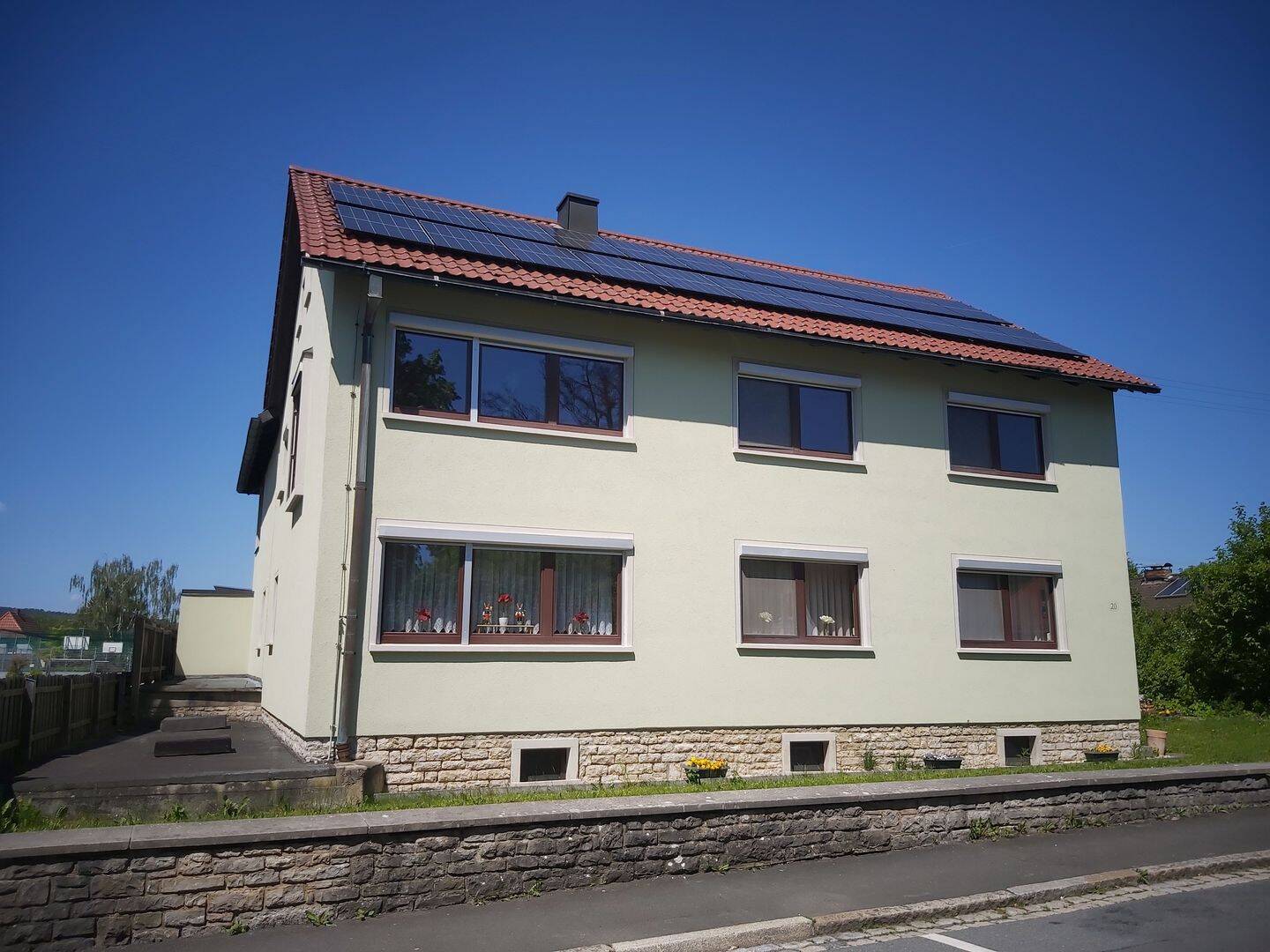 Solide gebautes Zweifamilienwohnhaus am Fuße des Frankenwaldes in 95346 Stadtsteinach/Oberfranken, 95346 Stadtsteinach