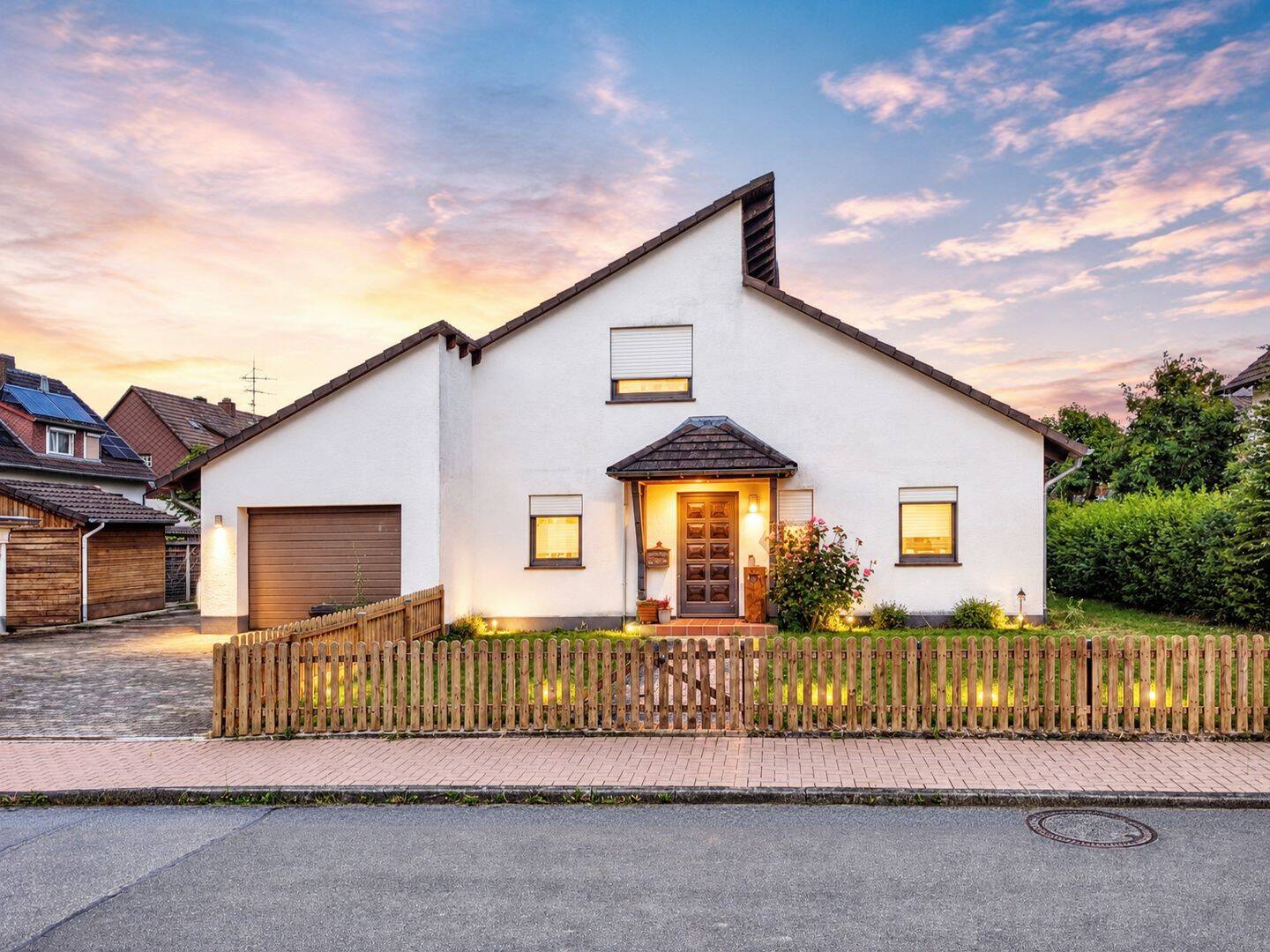 Freistehendes Einfamilienhaus mit offenem Wohnbereich, Galerie und großem Garten, 34590 Wabern