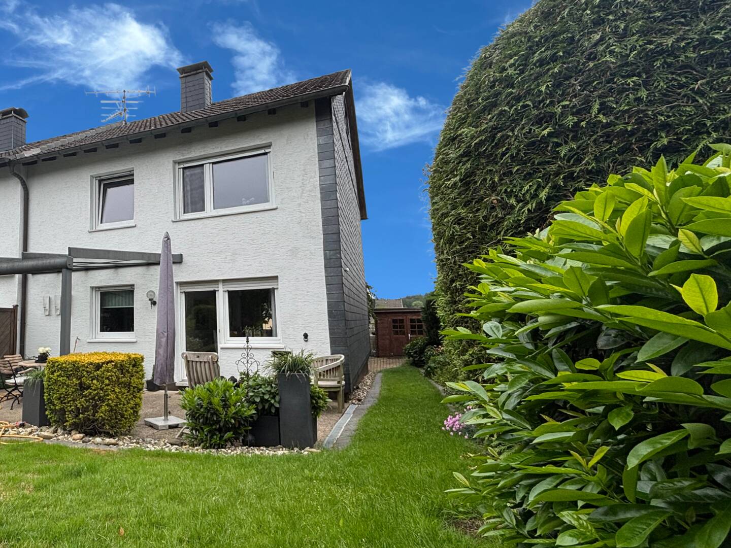 Hübsch und gepflegt – Reihenendhaus mit Garten und Garage auf Erbpachtgrundstück, 58809 Neuenrade