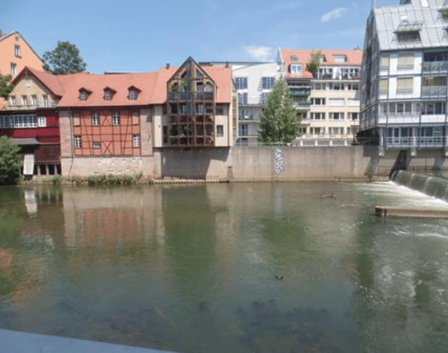 Charmante 2-Zimmer-Wohnung in romantischer Lage direkt an der Pegnitz – zentral und dennoch im Grünen, 90419 Nürnberg (Kleinweidenmühle Sankt Johannis)