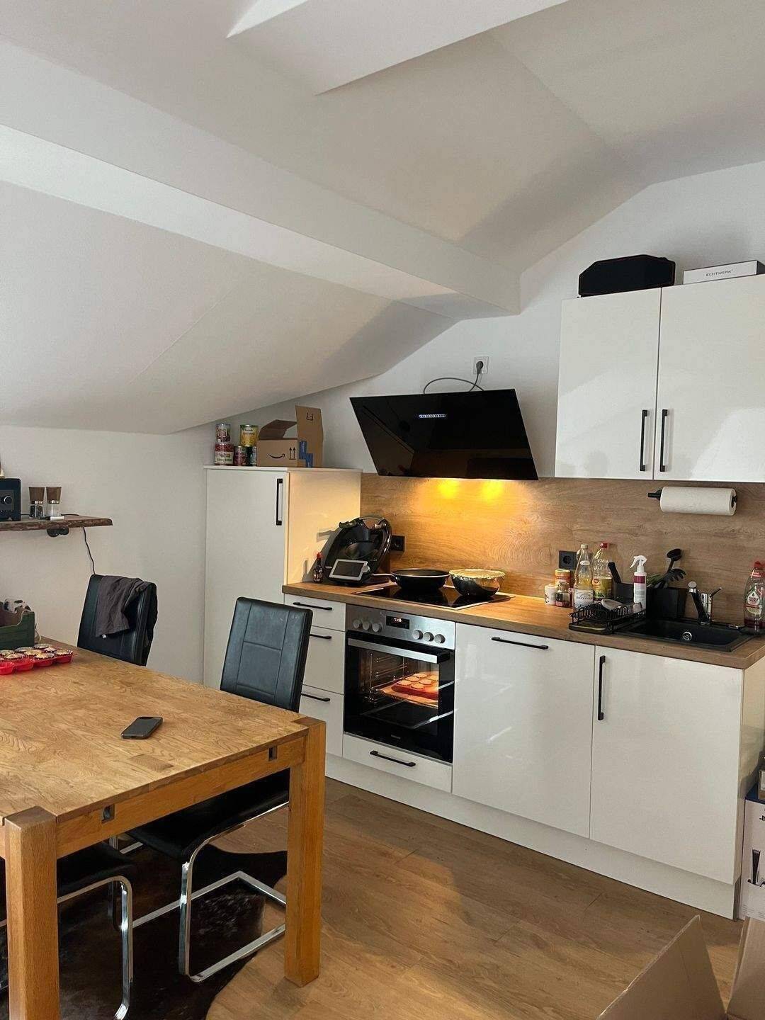 Citylage 2 Zimmer Apartment-Wohnung mit neuer Einbauküche + Balkon Sofort frei, 97421 Schweinfurt
