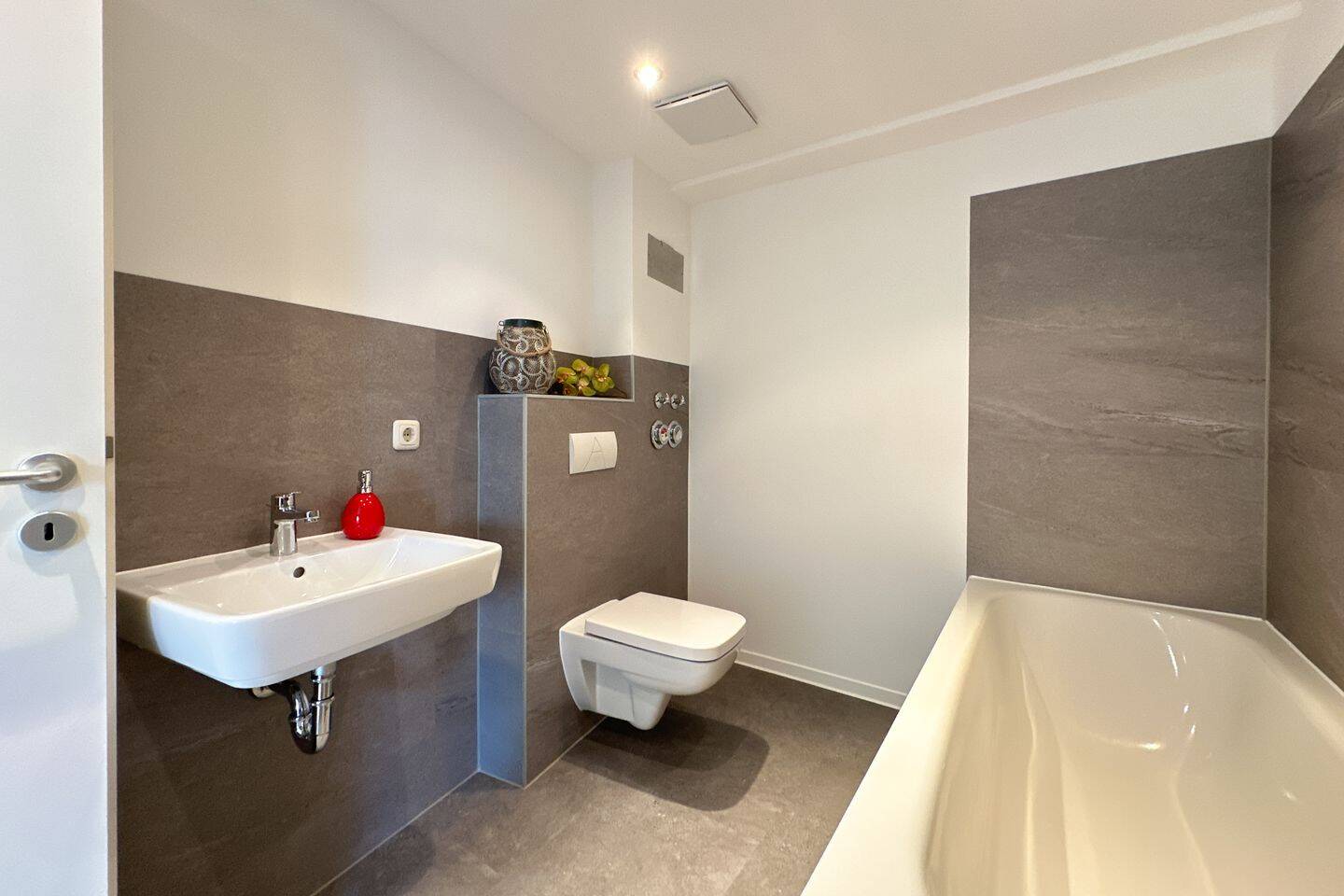 Süßes Nest mit Balkon und Wannenbad, 39106 Magdeburg (Alte Neustadt)