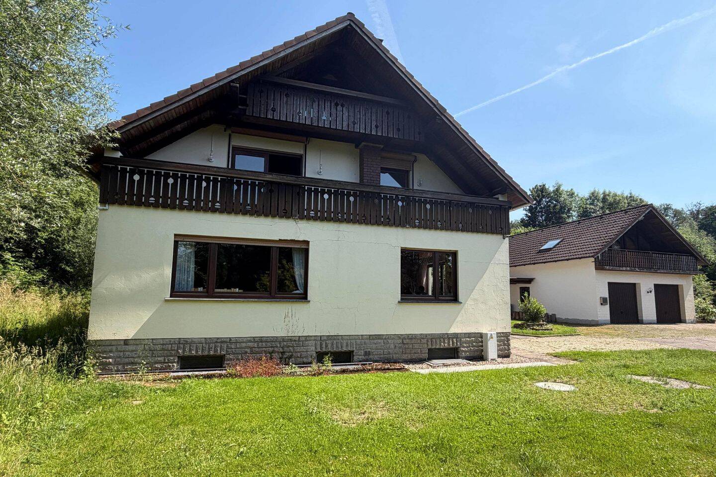 Naturidylle in nahezu Alleinlage – Wohnhaus mit traumhaftem Weitblick in Extertal-Bremke, 32699 Extertal