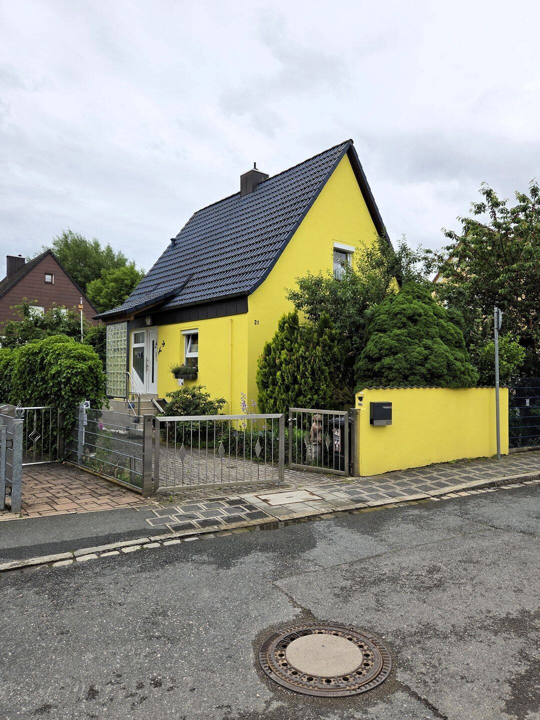 Charmantes Häuschen mit gewachsenem Wohnkomfort und grünem Garten in Nürnberg, 90475 Nürnberg