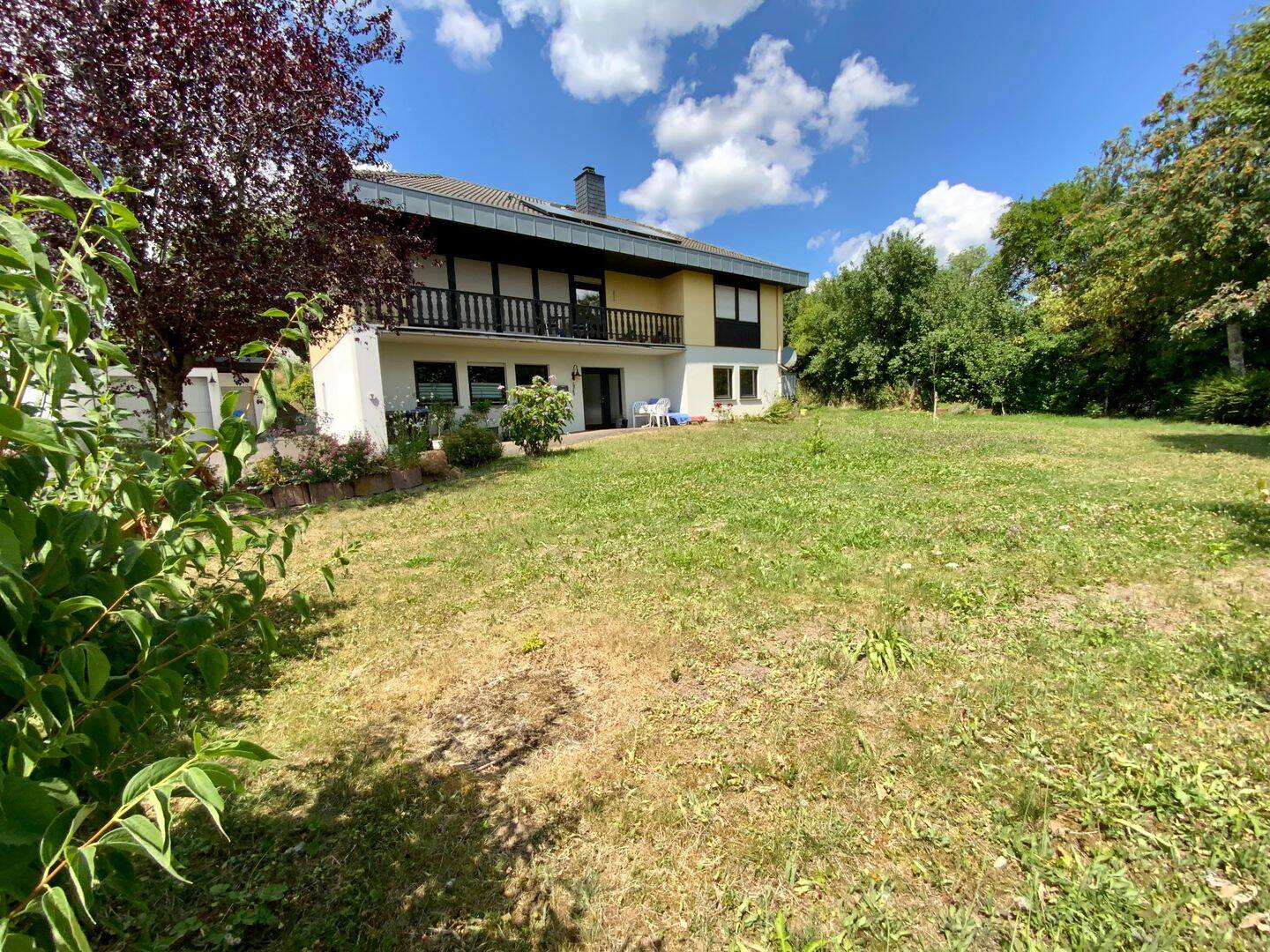 Dieses Einfamilienhaus mit ELW befindet sich in einer sehr ruhige Lage, bietet eine traumhafte Wohnatmosphäre. Hier können Sie Wohnen und Leben in vol, 54595 Weinsheim