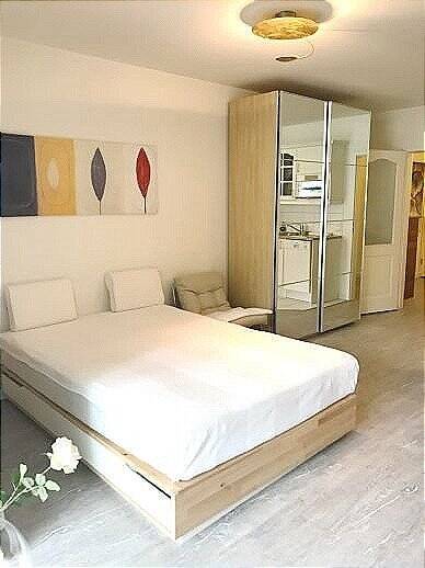 Möbliert/ 1-Zimmer Wohnung /hell/ Terrasse/ offene EBK / Stellplatz ! ab 01.08./01.09.2026 frei/ Warmmiete beträgt 1.160,00 Euro/Monat, 22459 Hamburg (Eimsbüttel Niendorf Schnelsen)
