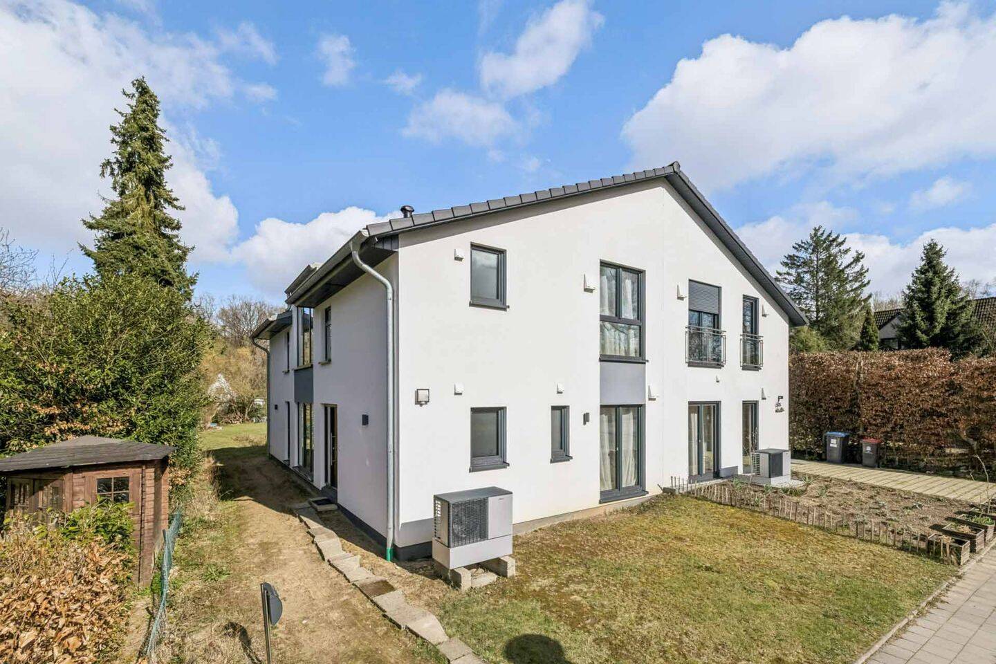 Architektur trifft Design: Hochwertige DHH in den Walddörfern, 22397 Hamburg (Wandsbek Duvenstedt Lemsahl-Mellingstedt Wohldorf-Ohlstedt)