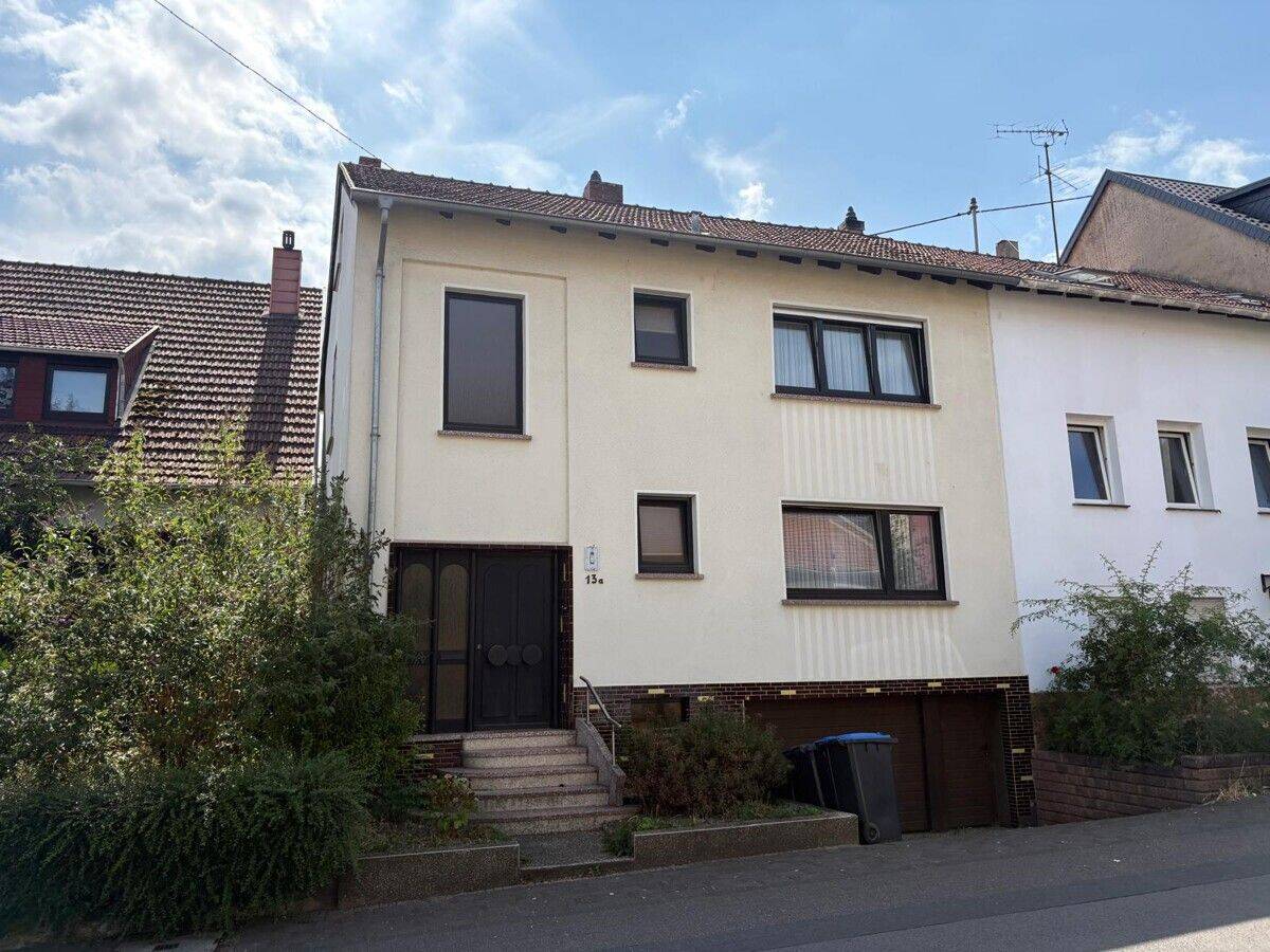 Gepflegtes Einfamilienhaus mit schönem Garten in zentraler Lage von Bous, 66359 Bous
