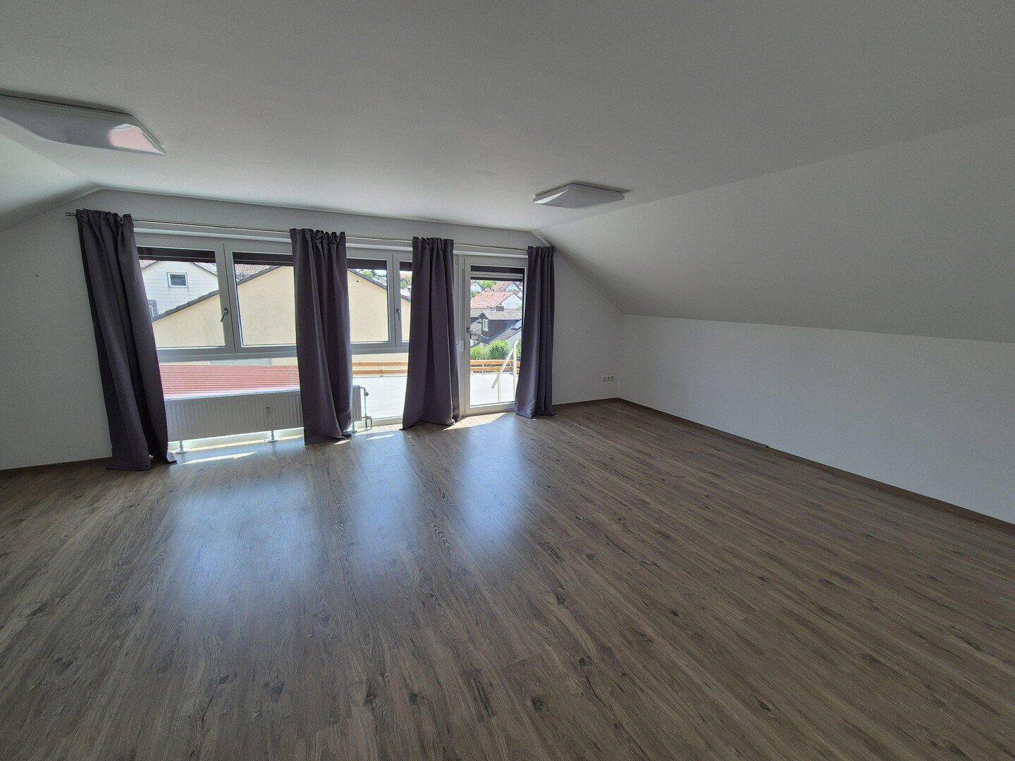 Offene Dachgeschosswohnung in ruhiger Umgebung, 85405 Nandlstadt