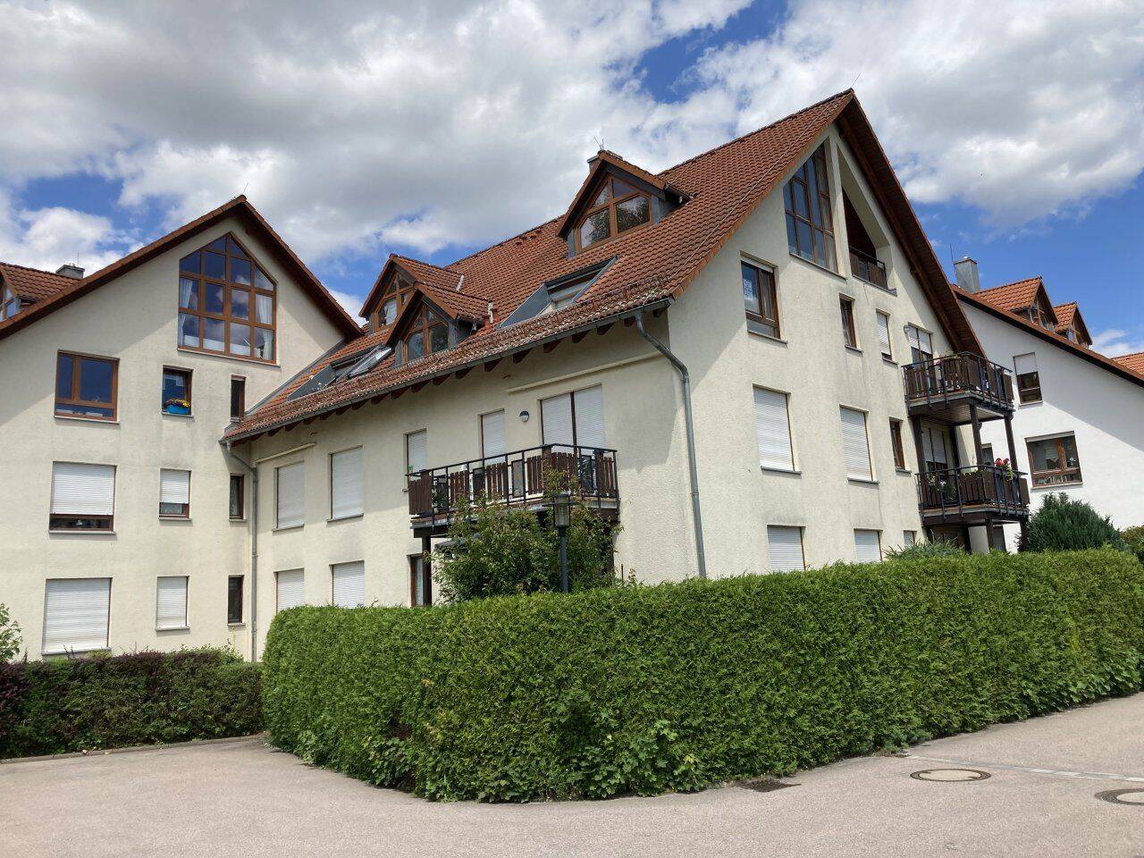 Ab 1.11.! Wohnen im Grünen – 2-Zimmer-Maisonette mit Loggia und Garage!, 8412 Werdau