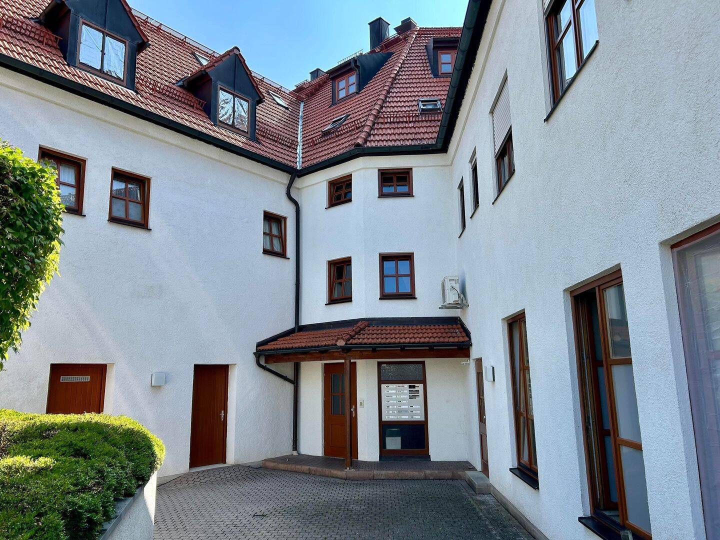 2 Zimmer Wohnung mit Einbauküche und TG Stellplatz im Herzen von Grafing bei München, 85567 Grafing b. München