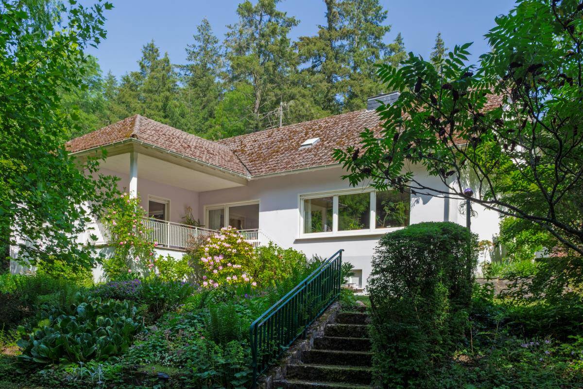 Trier-Feyen – Großzügiges freistehendes Wohnhaus in individueller Lage mit viel Grün, 54294 Trier
