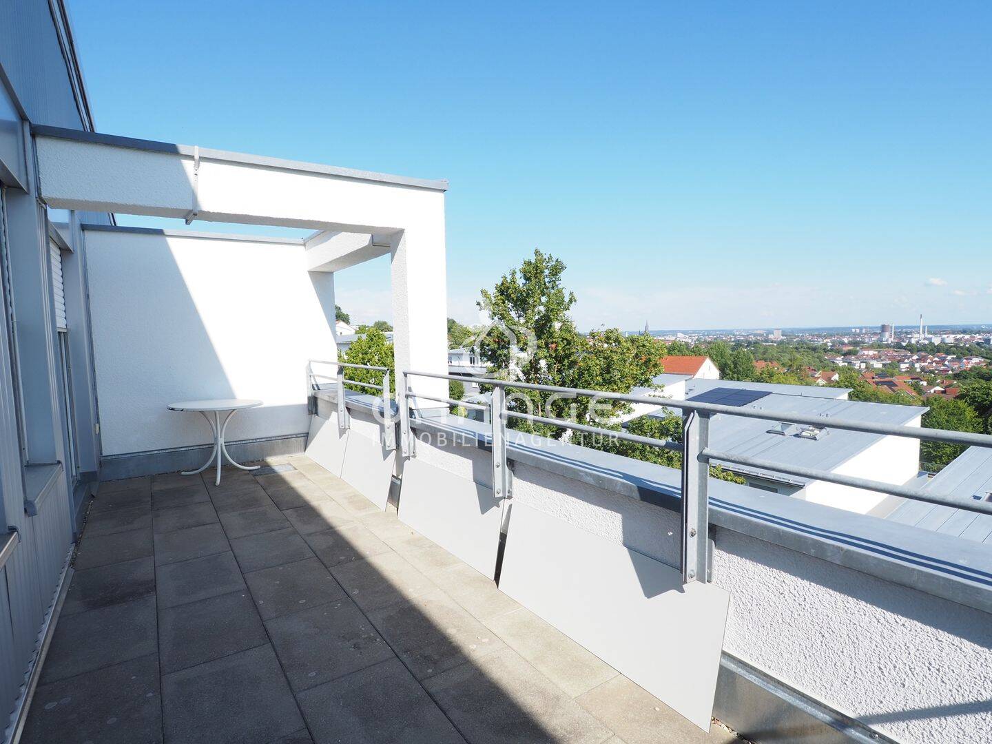 * Gepflegtes 2-Zimmer-Wohnjuwel unter dem Pultdach – mit atemberaubenden Alpen- u. Münsterblick *, 89075 Ulm (Böfingen Eselsberg Mitte Oststadt Söflingen)