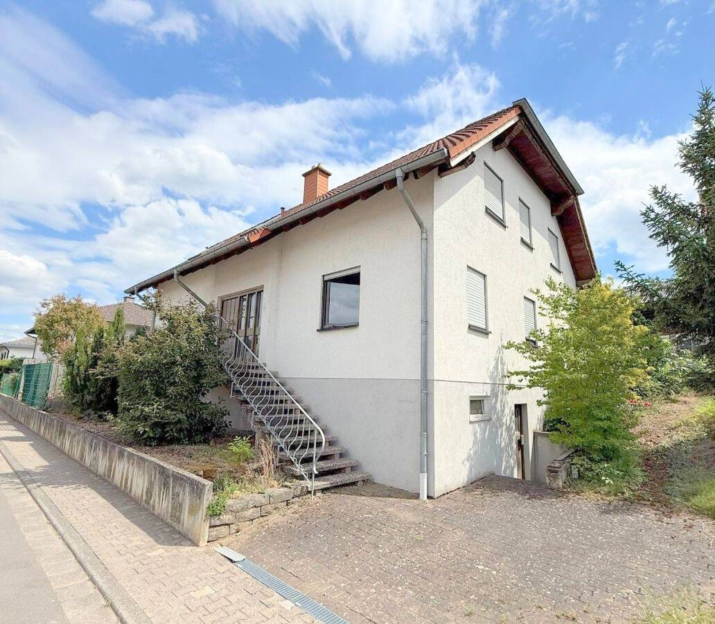Das Familienglück steht an erster Stelle! Zweifamilienhaus in schöner Wohnlage – Kleinkarlbach, 67271 Kleinkarlbach