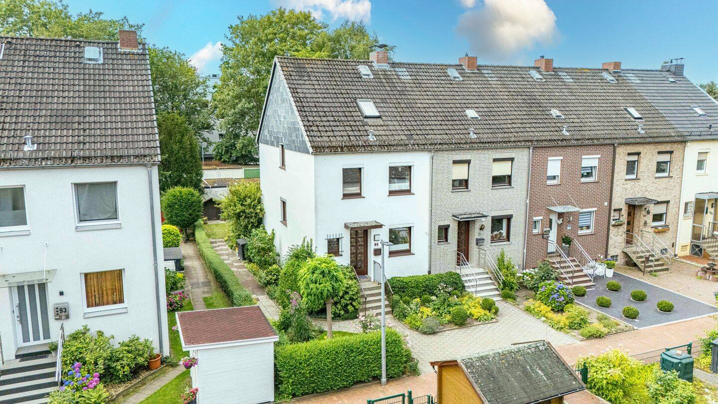 Familienfreundliches Reihenendhaus mit 4 Zimmern, Garten, Hobbyraum und Sonnenterrasse, 28277 Bremen (Kattenesch Kattenturm)