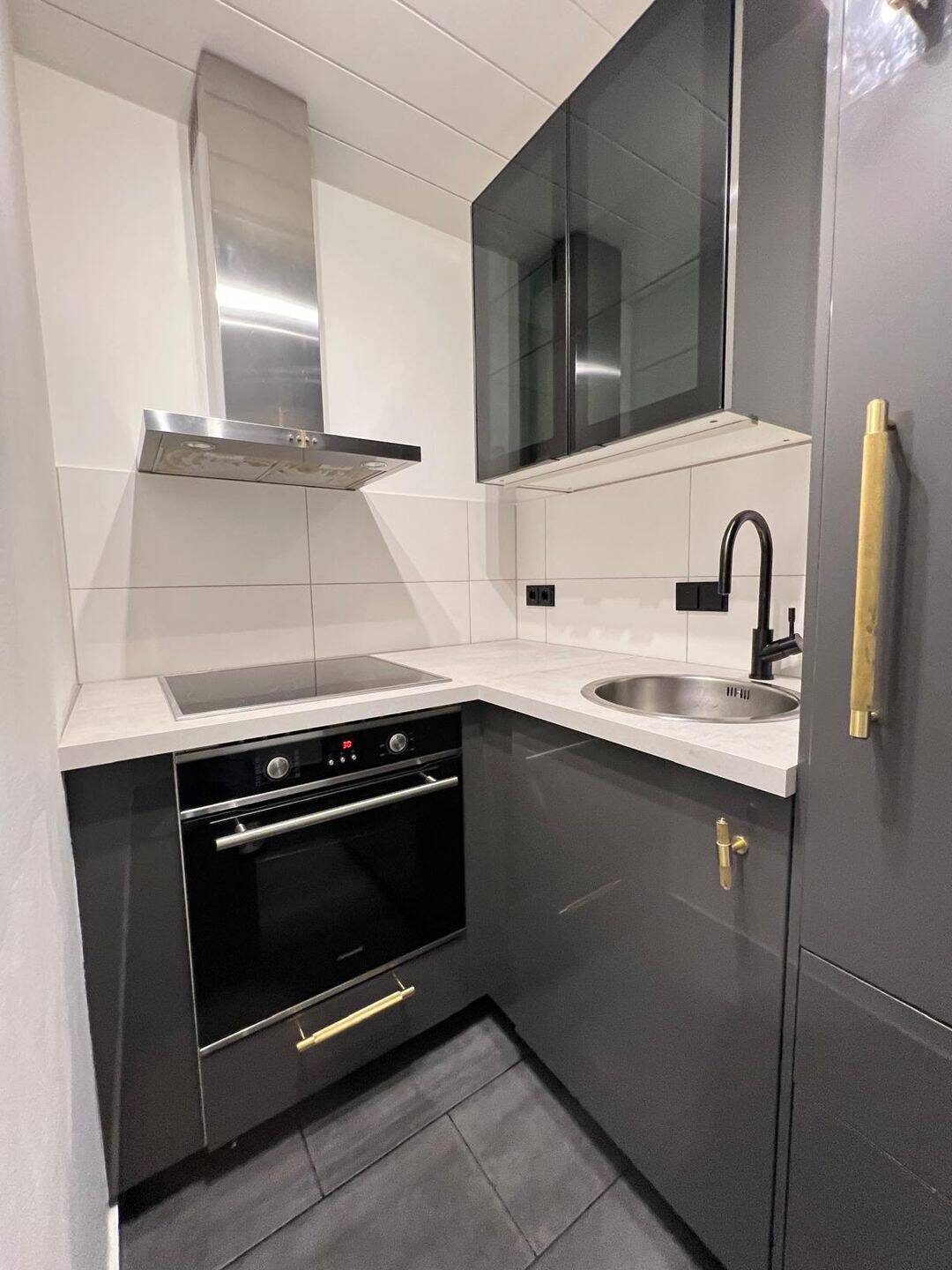 1-Zimmer-Wohnung 43 qm nahe Luitpoldparke inkl. EBK, Garage, Balkon – bezugsbereit und provisionsfrei, 80809 München (Milbertshofen-Am Hart Neuhausen-Nymphenburg Schwabing-West)