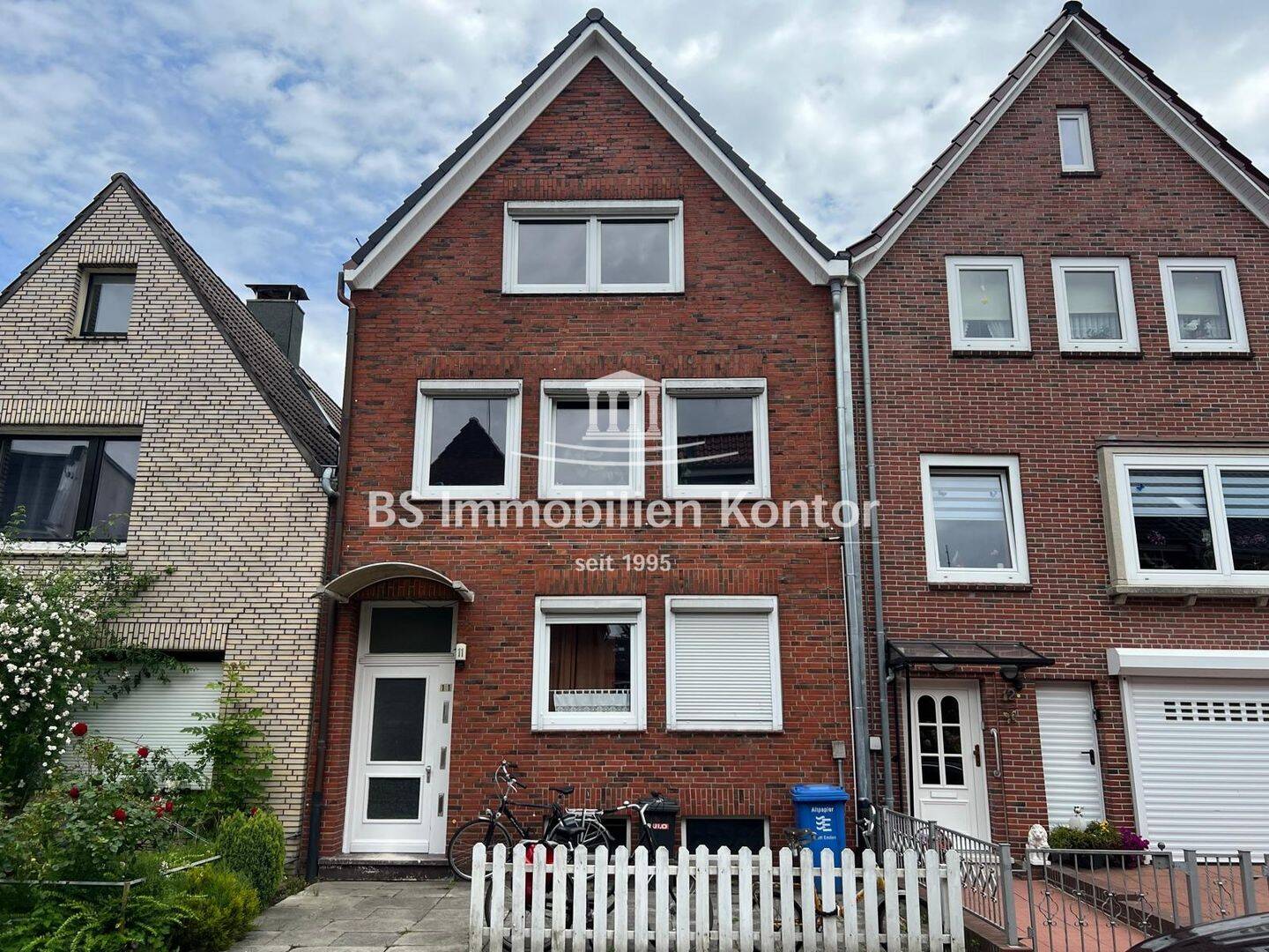 Anfragen bitte vorab per Mail – DG Wohnung – 2 ZKB, mit kl. Loggia und guter Ausstattung!, 26725 Emden