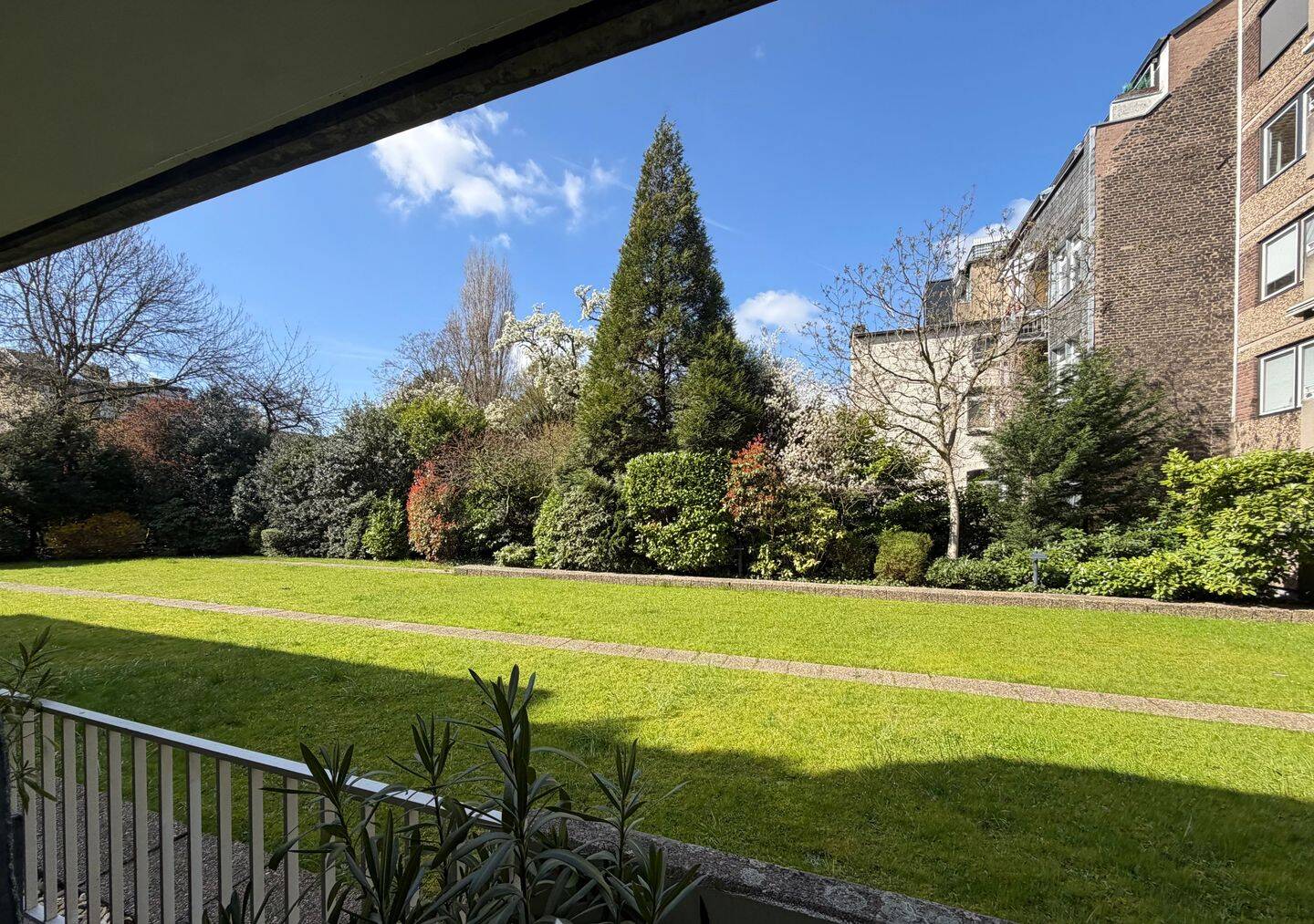 Attraktive 4 Zimmer Wohnung in Oberkassel, 40545 Düsseldorf (Oberkassel)