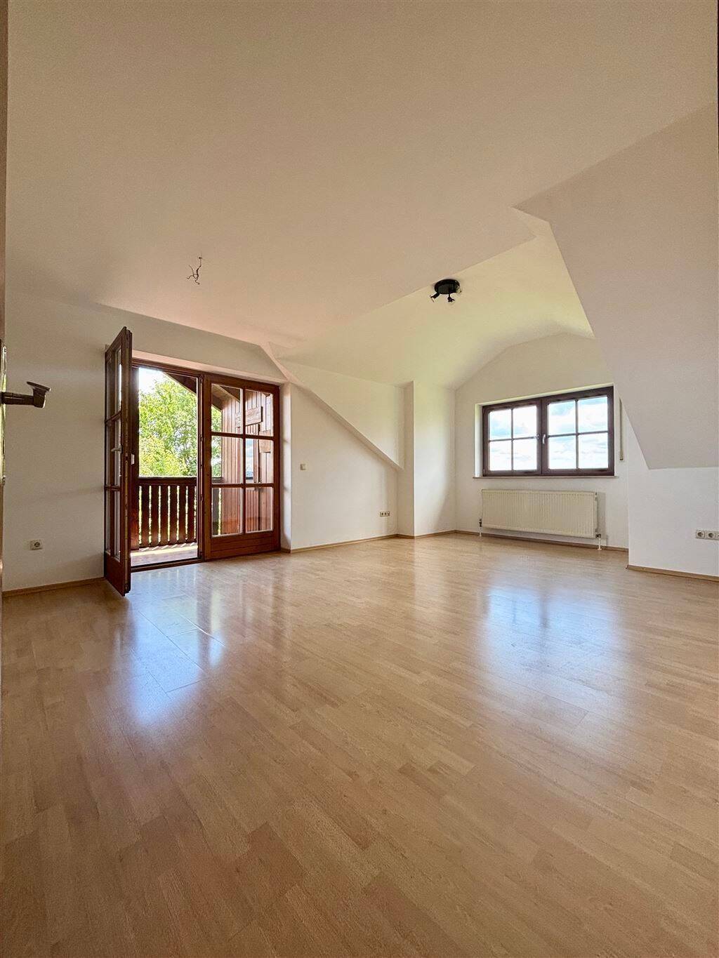 Attraktive 3-Zimmer-Dachgeschosswohnung mit Außensauna in Salzweg!, 94121 Salzweg