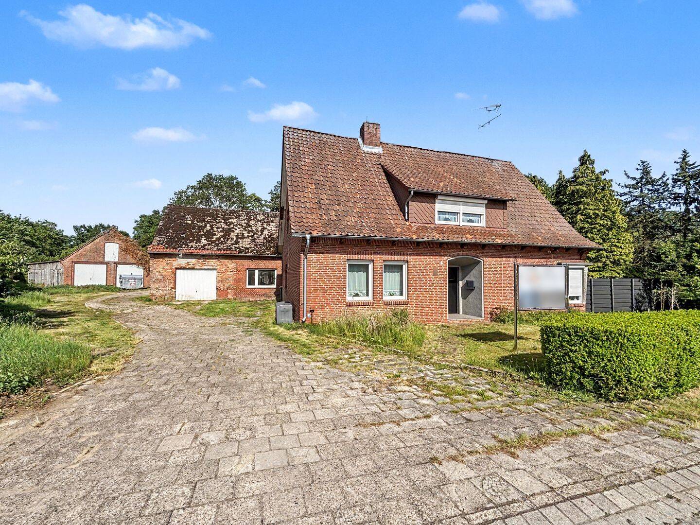 Beeindruckendes Einfamilienhaus mit Werkstatt und großer Lagerhalle in Heeslingen, 27404 Heeslingen