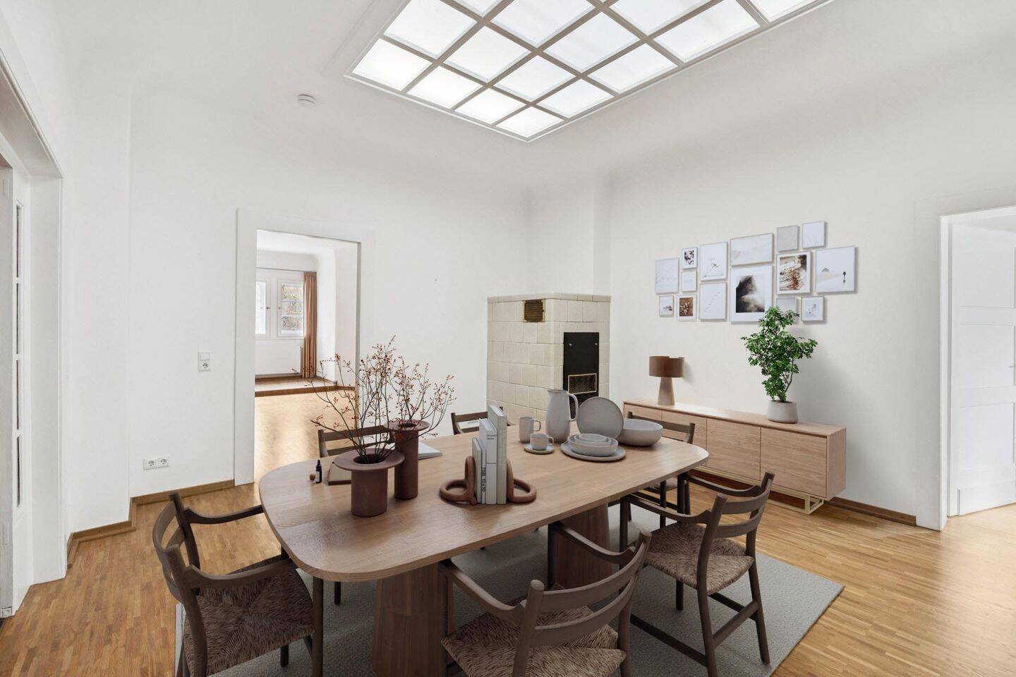 Exklusives Dachgeschossjuwel mit zwei Balkonen in herrschaftlicher Villa – Hannover – Bild 1 von 3