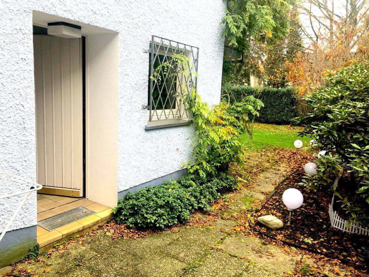Möblierte 1-Zi.-Wohnung mit Einbauküche, Terrasse & eigenem Eingang – All-Inclusive (Strom, WLAN, Wasch Maschine), 51467 Bergisch Gladbach (Dünnwald)