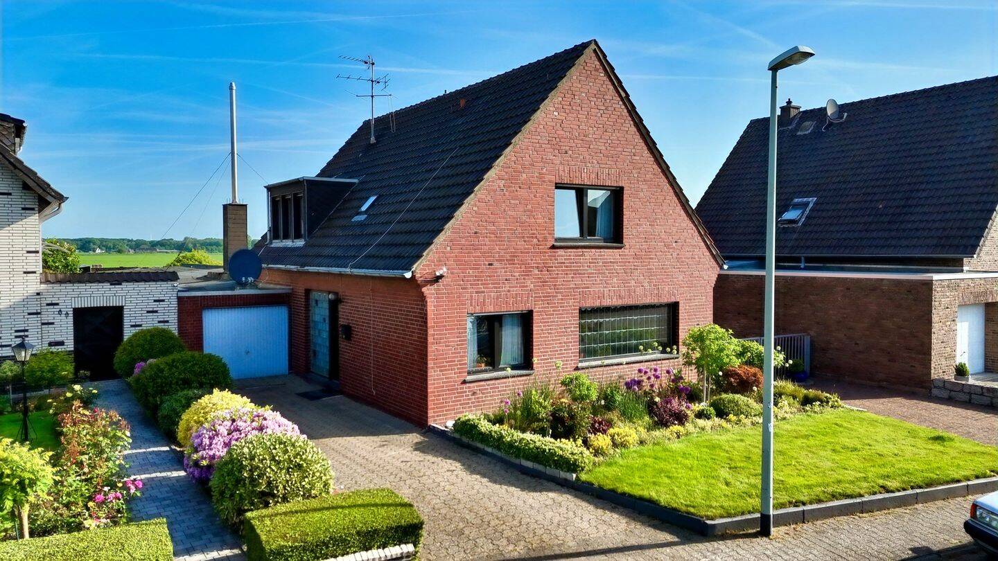 Landgefühl trifft Freiraum – Charmantes Zuhause mit Wintergarten, Apfelbäumen & vielseitigen Nebengebäuden, 41179 Mönchengladbach