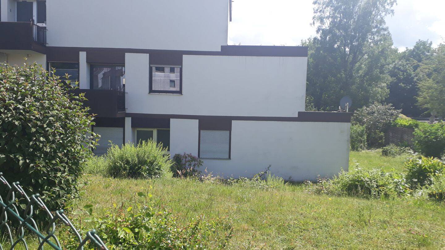 Modernisierte Terrassenwohnung mit eigenem Eingang, 66125 Saarbrücken