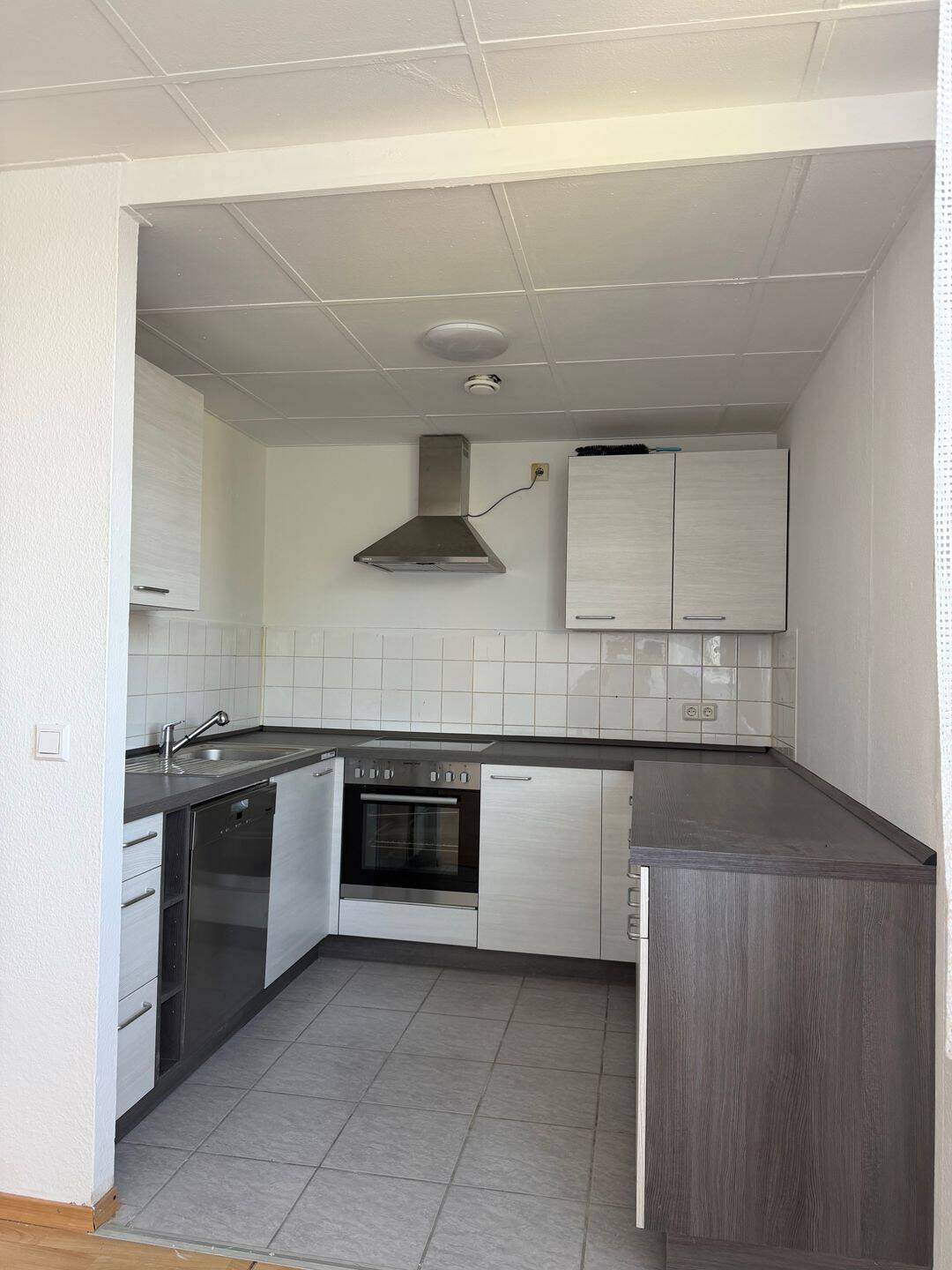 Moderne 2-Zimmer-Wohnung mit neuer Einbauküche, 67061 Ludwigshafen am Rhein (Mitte Süd)
