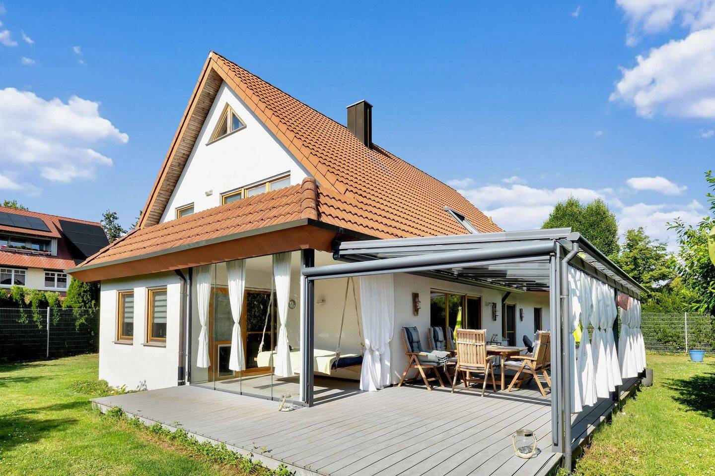 Grundsolides Zweifamilienhaus in Berglage: 223 m² Weite, absolute Privatsphäre und clevere Technik, 74564 Crailsheim
