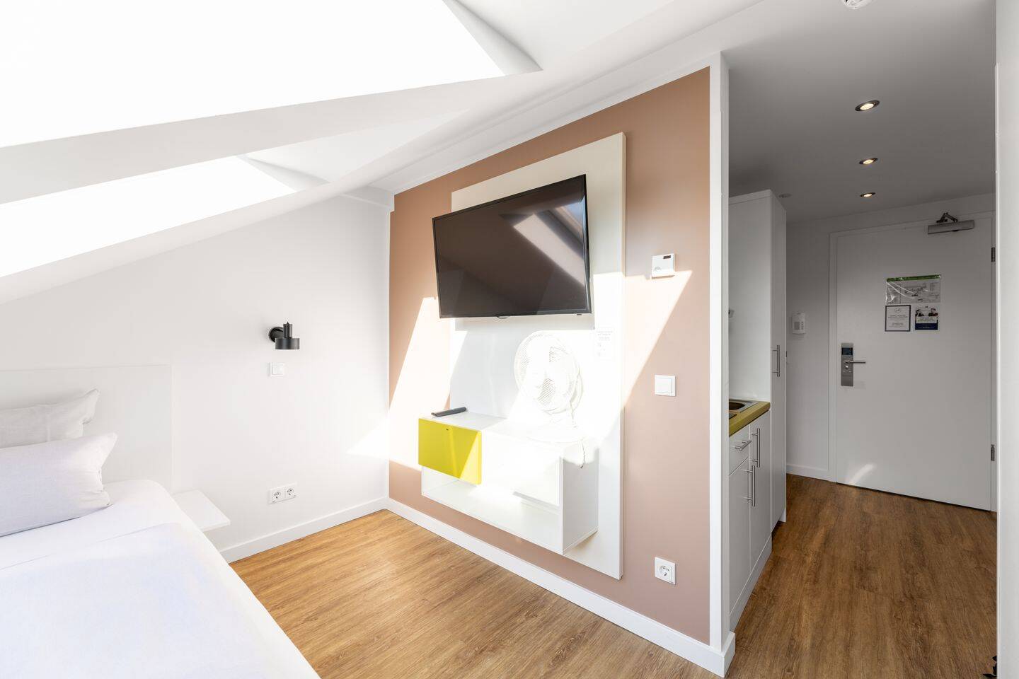 HEGERICH: Stilvolles, modernes Apartment mit garantierten Mieteinnahmen am Golfplatz Fürth, 90768 Fürth