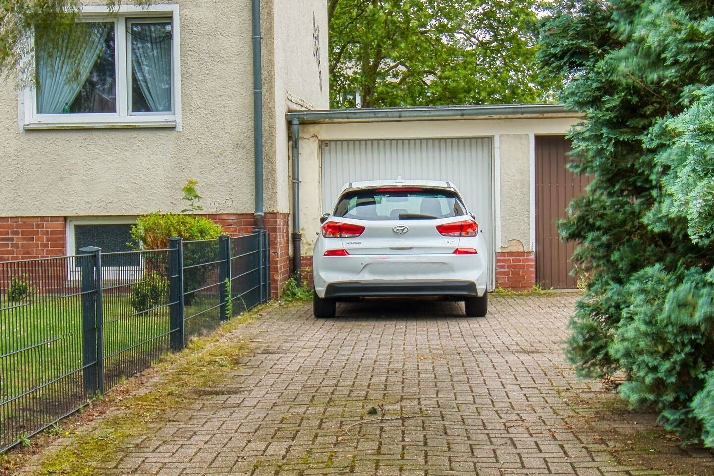 Erstbezug nach Kernsanierung! Stylische 2-Zimmer- Wohnung mit Loggia & Garage, 30655 Hannover