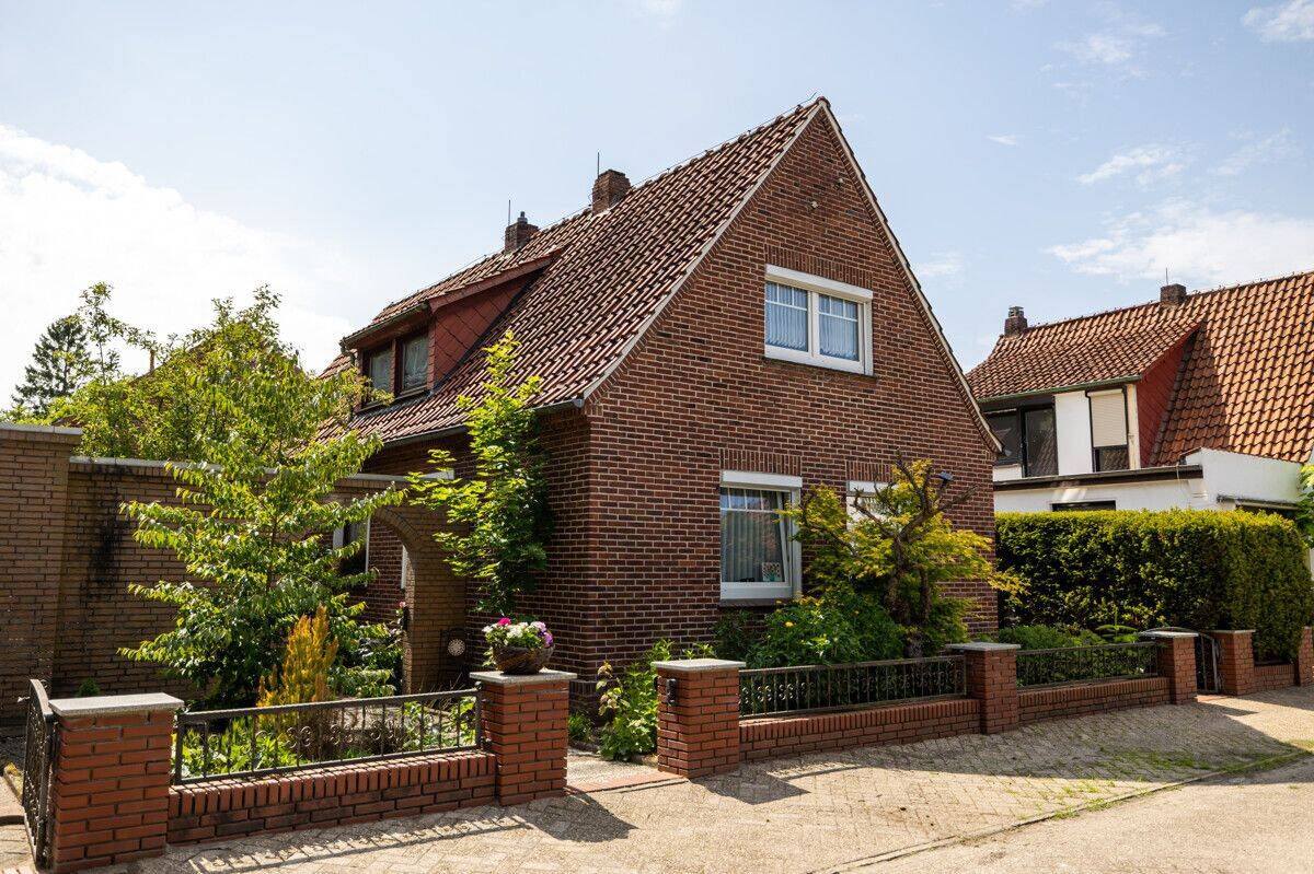 *** GRÜNE SACKGASSENLAGE – CHARMANTES und GEMÜTLICHES EINFAMILIENHAUS – DREISEITIG FREISTEHEND ***, 27777 Ganderkesee