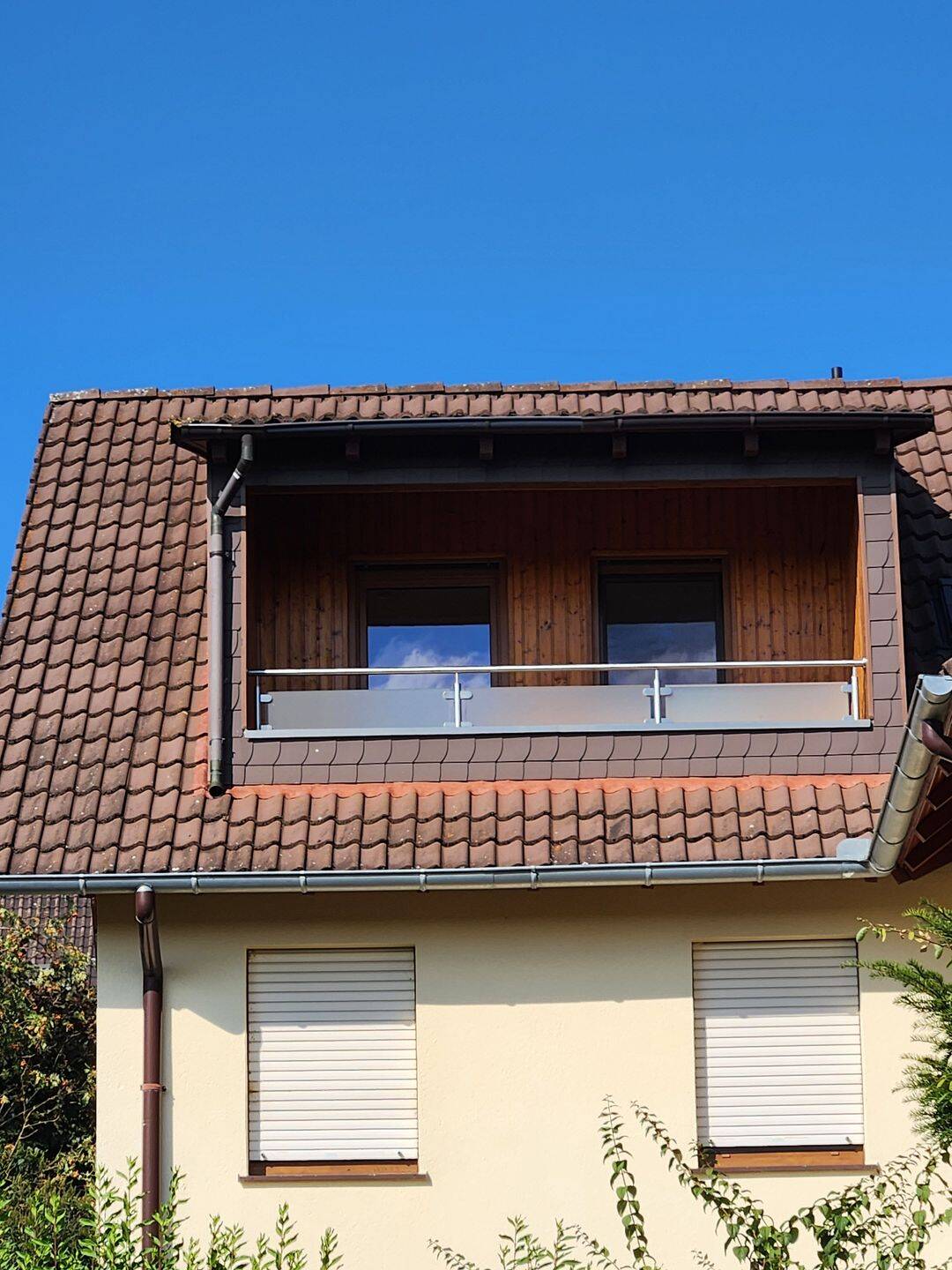 Schöne Dachgeschosswohnung mit Balkon und Garage, 34311 Naumburg