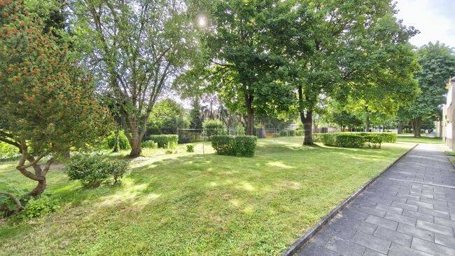 Wohnen im grünen Ahornpark in Taucha – Charmante 3-Zimmer-Wohnung mit Balkon, Stellplatz und Parkett, 4425 Taucha